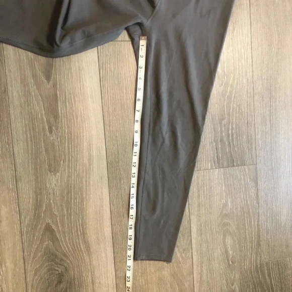 Sage Collective Full Length Green Leggings Size Large - Picture 4 of 8